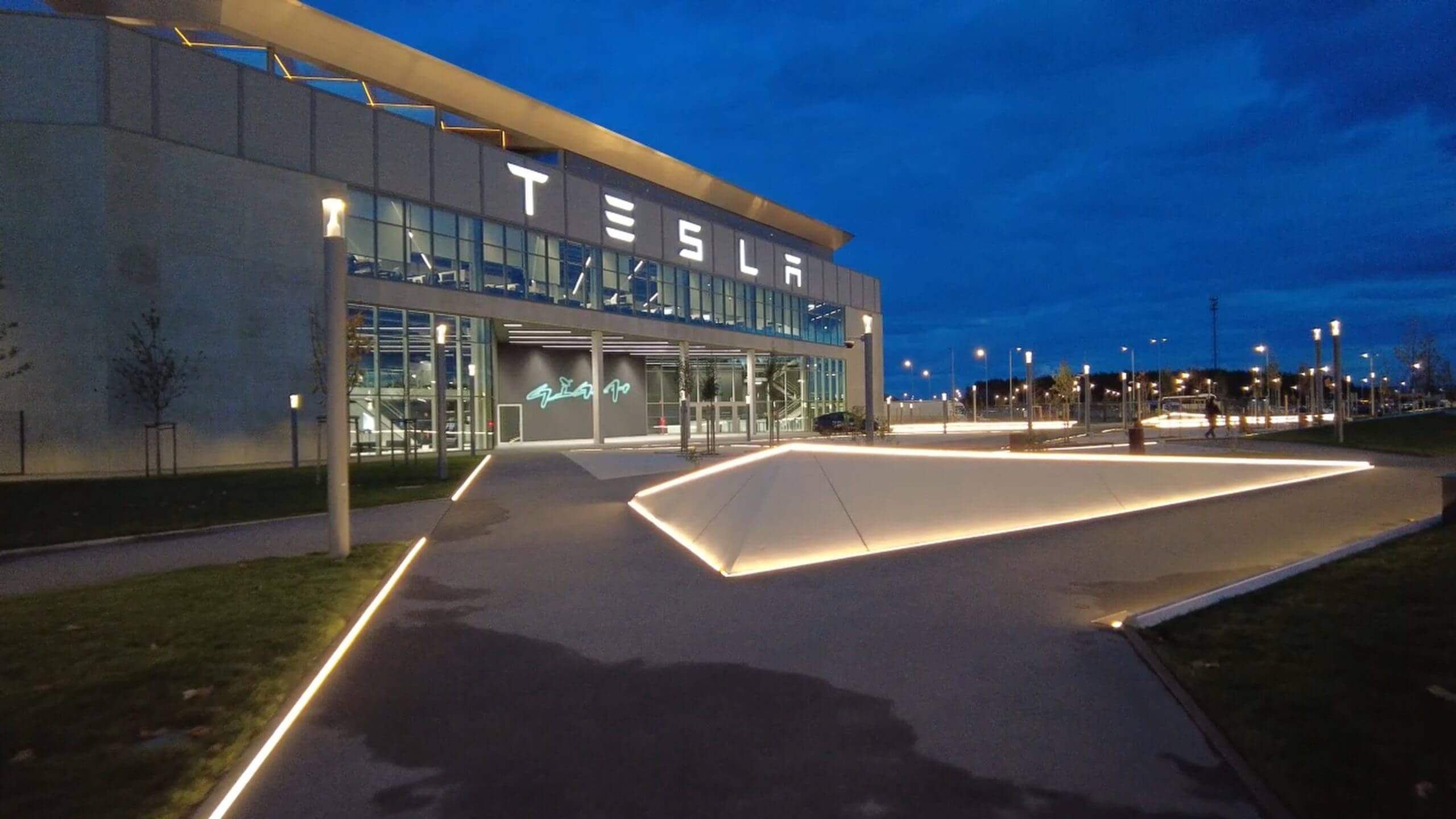 Поджог Tesla Giga в Берлине обошелся в ремонт более миллиона евро: отчет
