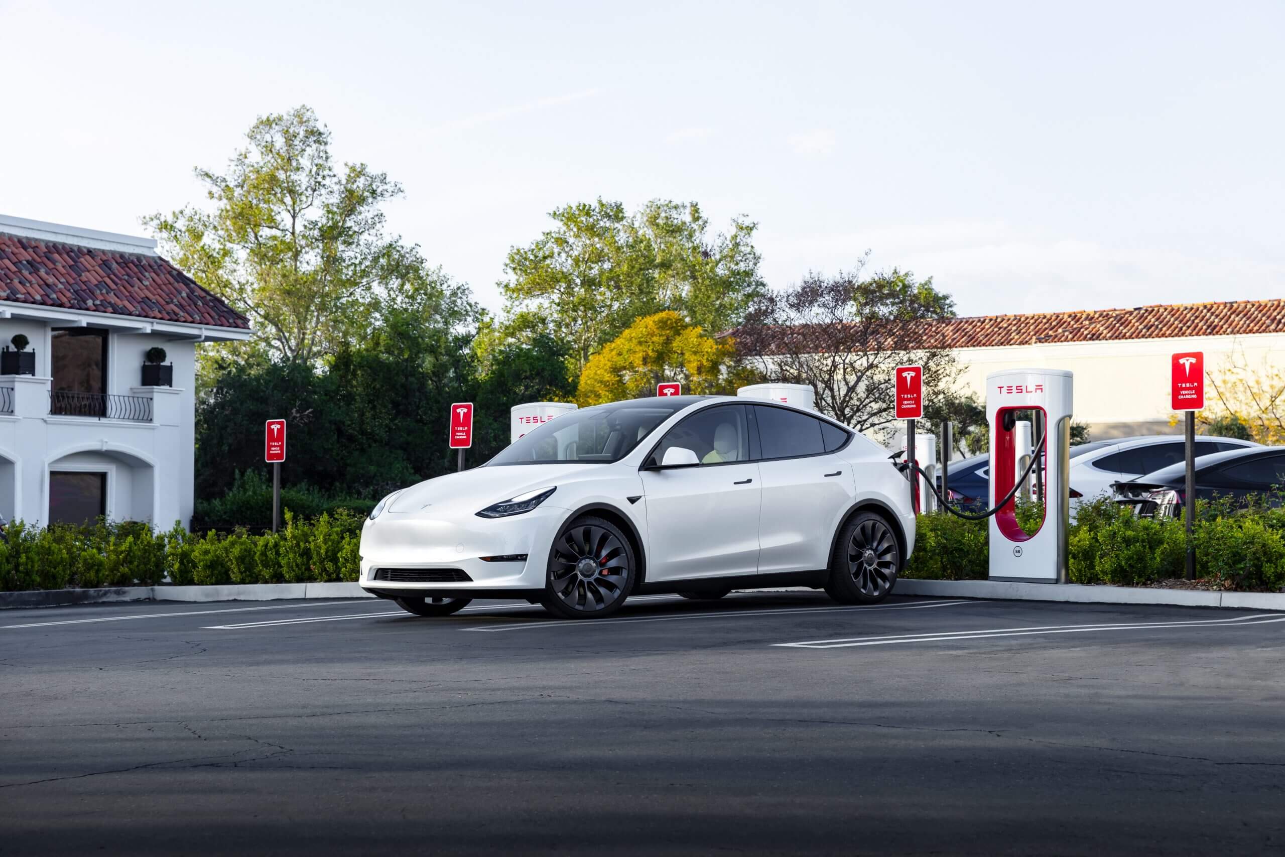 Руководитель Tesla объясняет возражения против предложенных в Мексике правил зарядки электромобилей