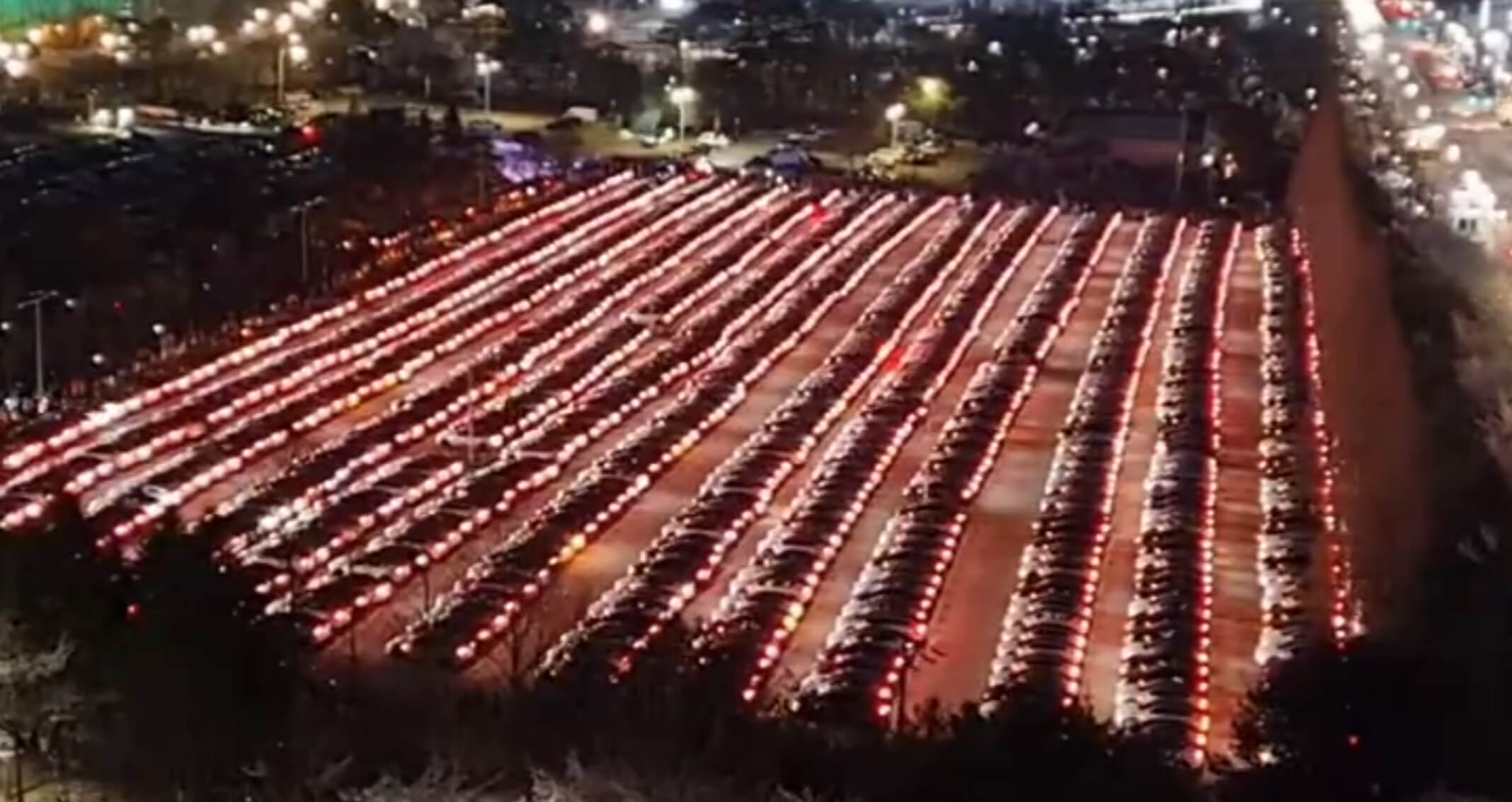 Более 1000 владельцев Tesla устроили крупнейшее световое шоу в Южной Корее