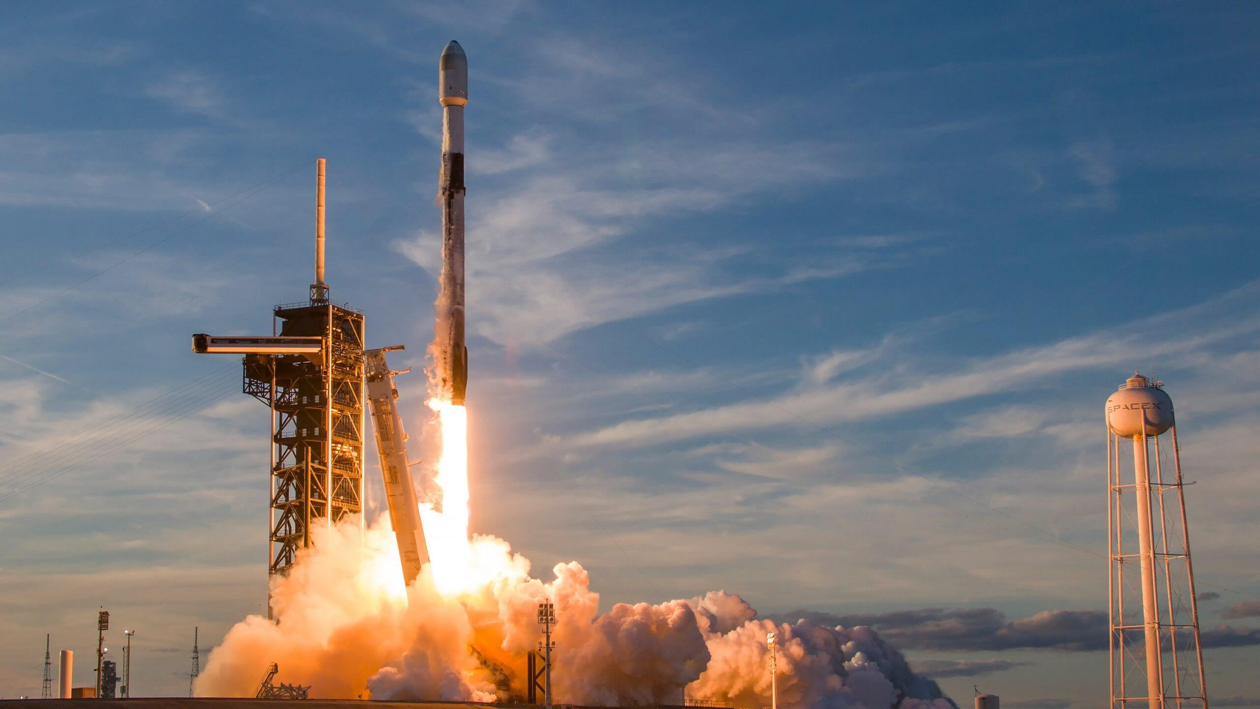 SpaceX запускает первую миссию совместного использования Bandwagon