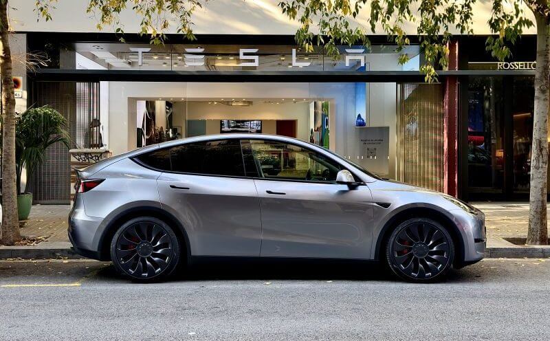 В Австралии появляются новые варианты Tesla Model Y