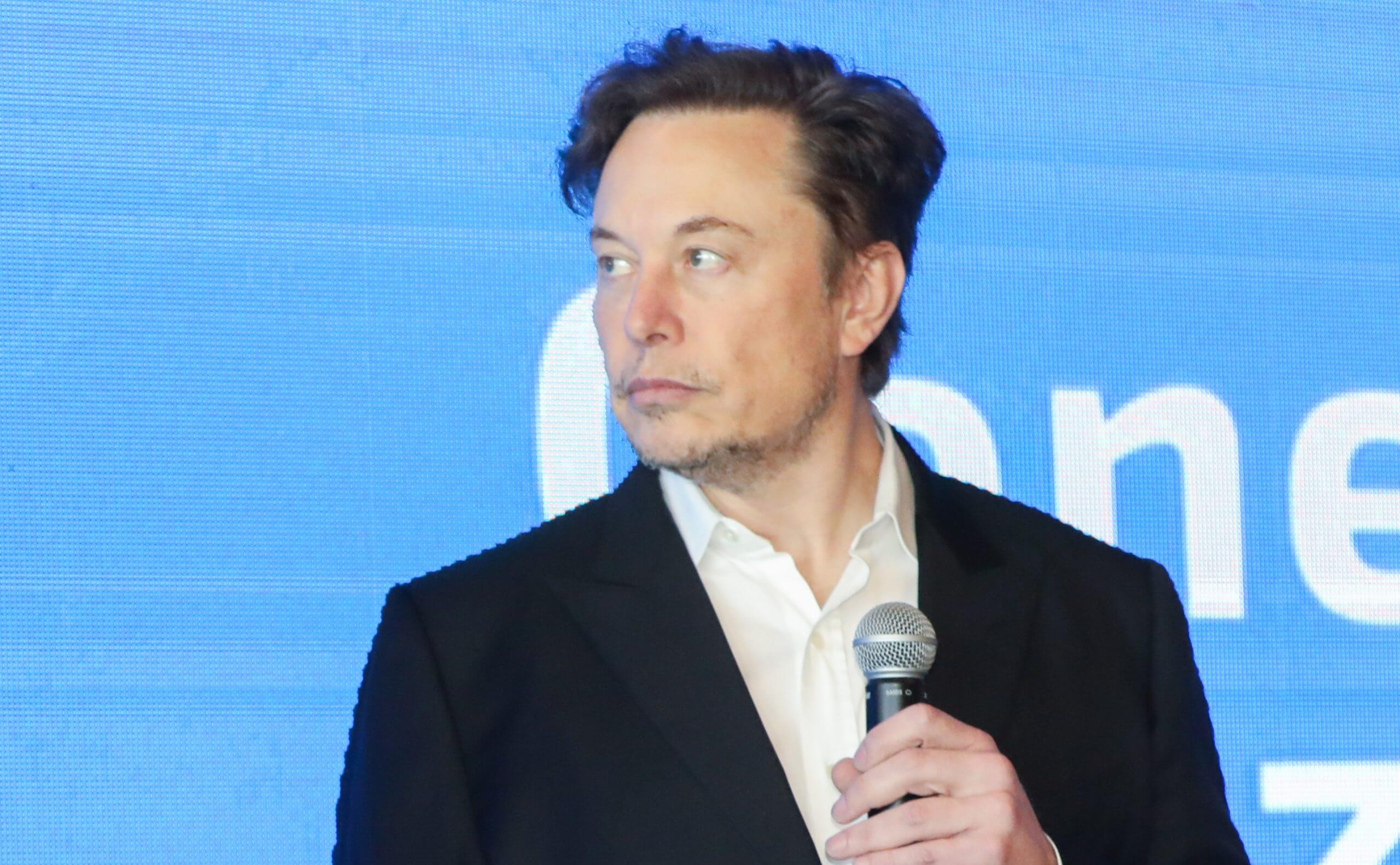 Илон Маск хочет, чтобы легендарный инвестор купил акции Tesla